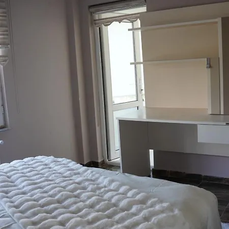 Large Spacious Apartment *
