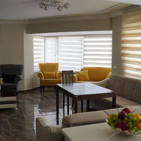 Large Spacious Apartment *